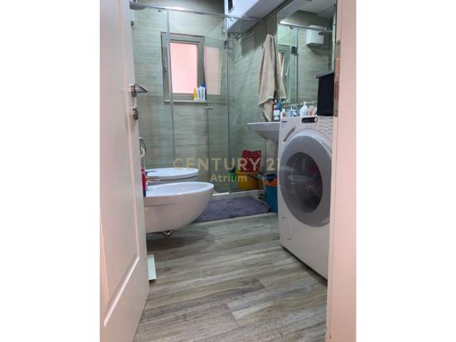 Tirane, jepet me qera apartament 2+1 Kati 1, 96 m² 850 Euro (Qender)