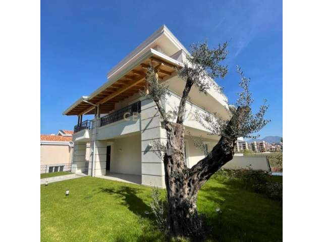 Tirane, shitet Vile 3 Katshe Kati 4, 803 m² 1.600.000 Euro (Teg)