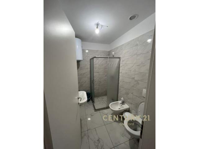 Tirane, jepet me qera apartament 1+1 Kati 8, 41 m² 350 Euro (Ish fusha e aviacionit)