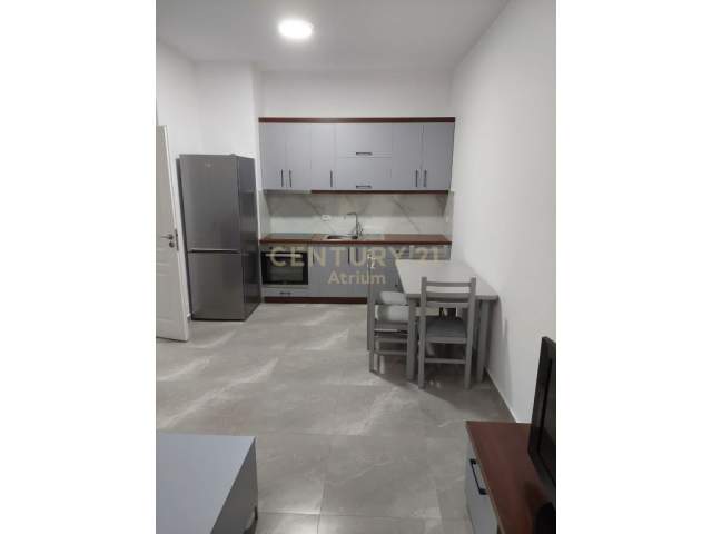 Tirane, jepet me qera apartament 1+1 Kati 7, 64 m² 350 Euro (QSUT)