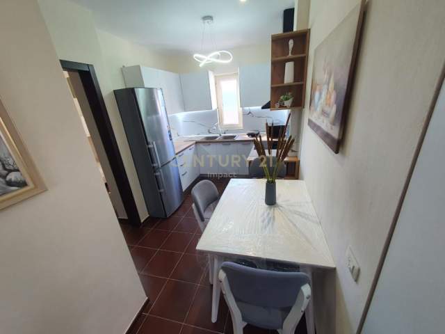 Tirane, shitet apartament 2+1+A+BLK Kati 4, 79 m² 85.000 Euro (shkolla e bashkuar)