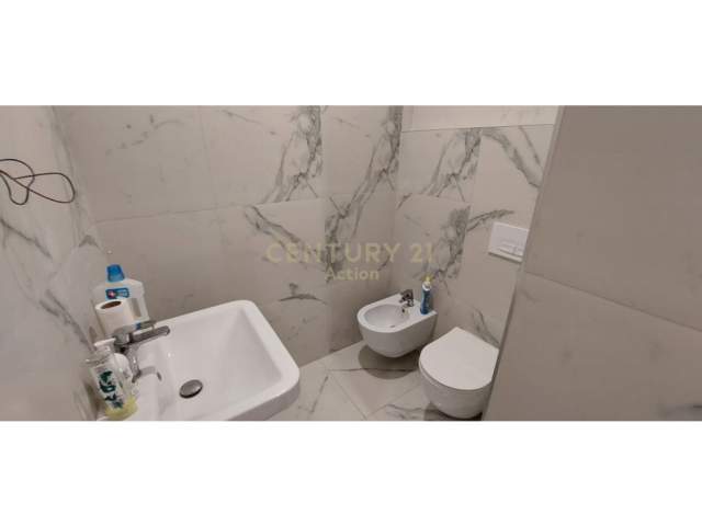 Tirane, shitet apartament 2+1 Kati 4, 100 m² 600 Euro (21 dhjetori)