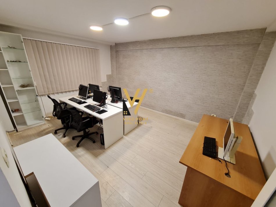 Tirane, jepet me qera zyre Kati 0, 120 m² 790 € (SHESHI WILLSON)
