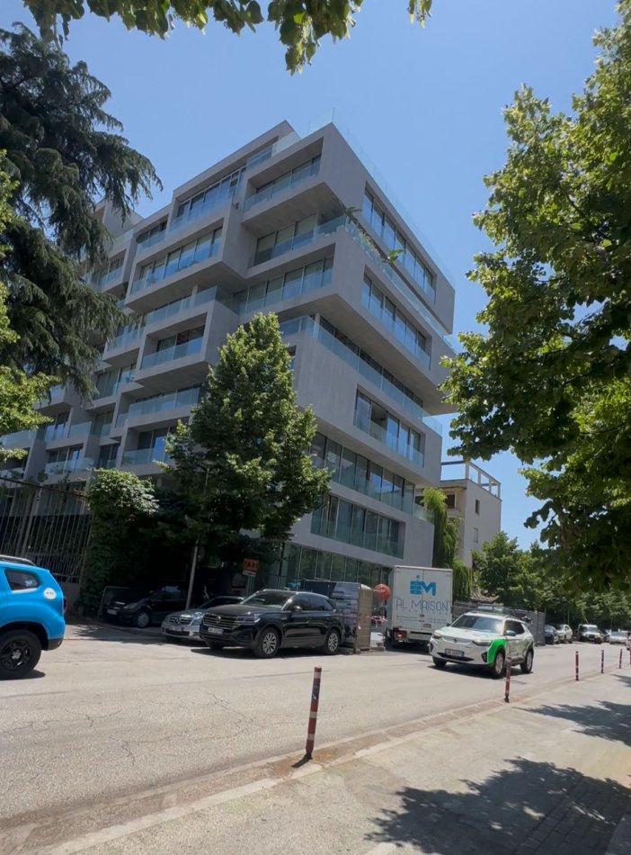 Tirane, jepet me qera ambjent biznesi Kati 1, 215 m² 6.000 € (BLLOK PRANE PRESIDENCES)   UNA38500