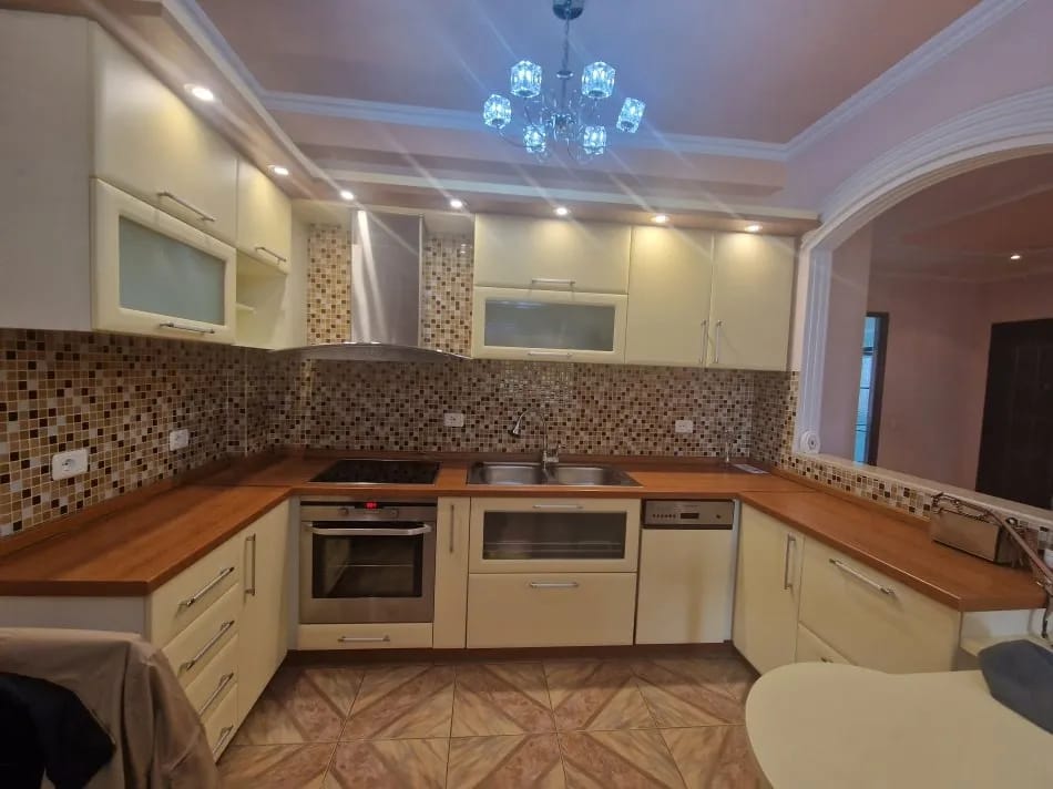Tirane, jepet me qera apartament 2+1+Ballkon Kati 4, 85 m² 400 € (Laprake , rruga dritan hoxha , perballe zojes se keshillit te mire)