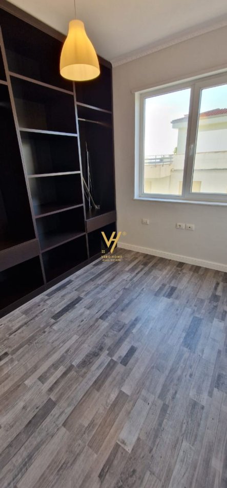 Tirane, shitet apartament 2+1+Ballkon Kati 4, 102 m² 200.000 € (KOPSHTI ZOOLOGJIK)