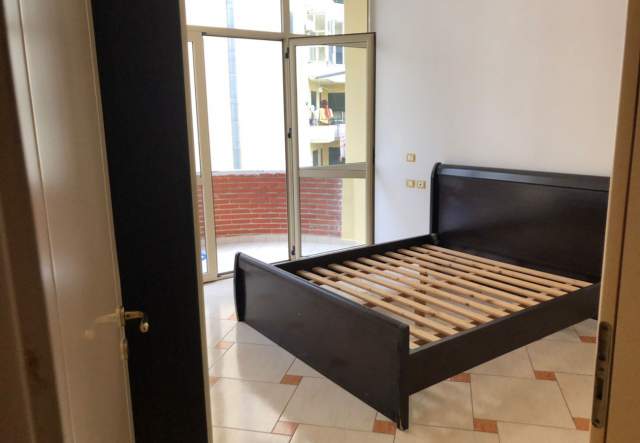 Vlore, jepet me qera apartament 80 m² 20.000 Leke