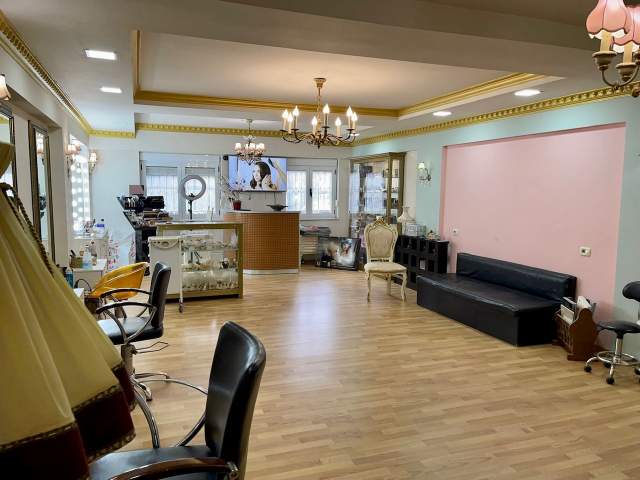 Tirane, jepet me qera ambjent biznesi Kati 1, 122 m² 1100 Euro (Qender te Piaza)