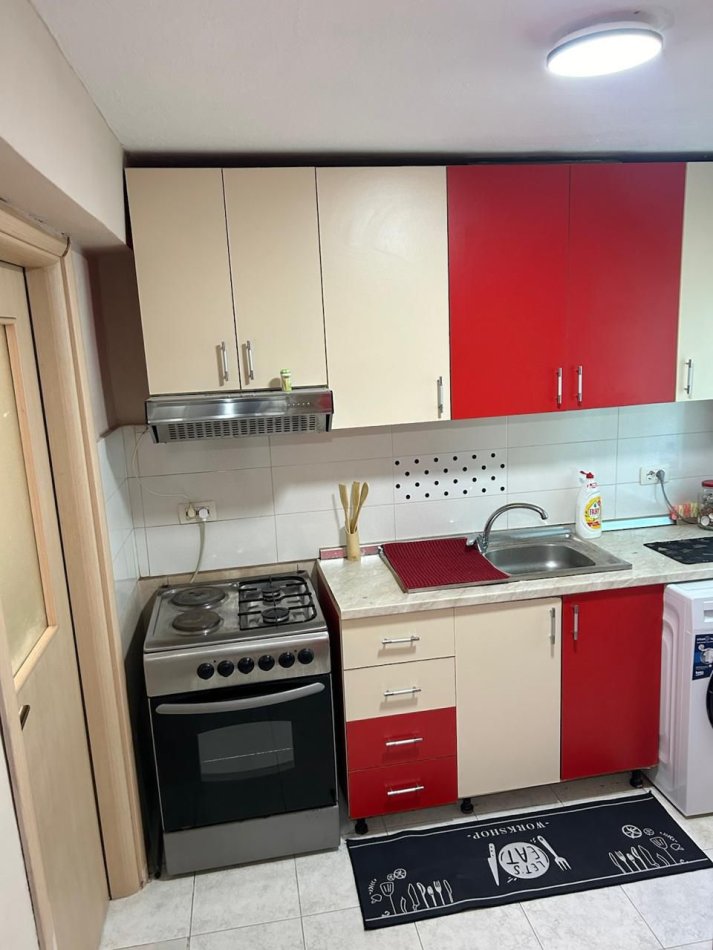 Tirane, jepet me qera apartament 1+1 Kati 1, 70 m² 410 € (pazari i ri)