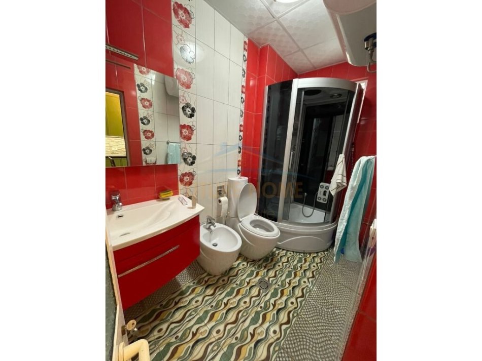 Tirane, jepet me qera apartament 2+1+Aneks+Ballkon Kati 3, 91 m² 1.000 € (Bllok)