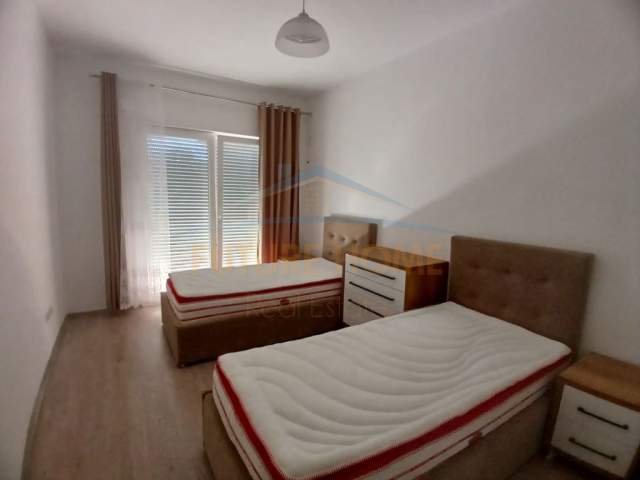 Durres, jepet me qera apartament Kati 2, 130 m² 500 Euro (BLUE STAR)