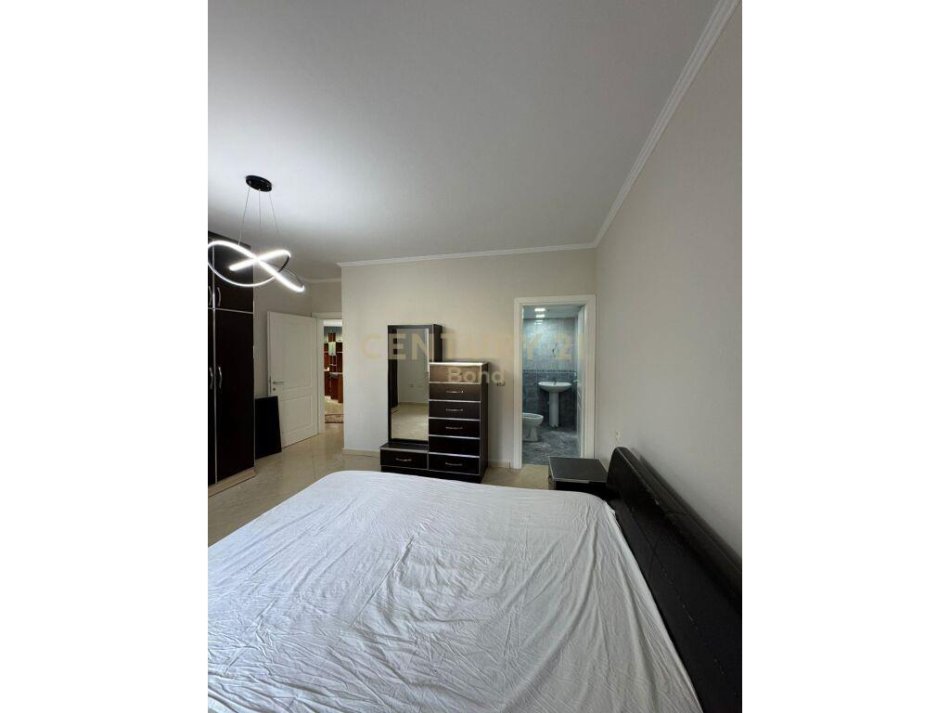 Tirane, shitet apartament 2+1+Ballkon , 108 m² 127.000 € (ne zonen e Ali Demit, rruga Idriz Dollaku)