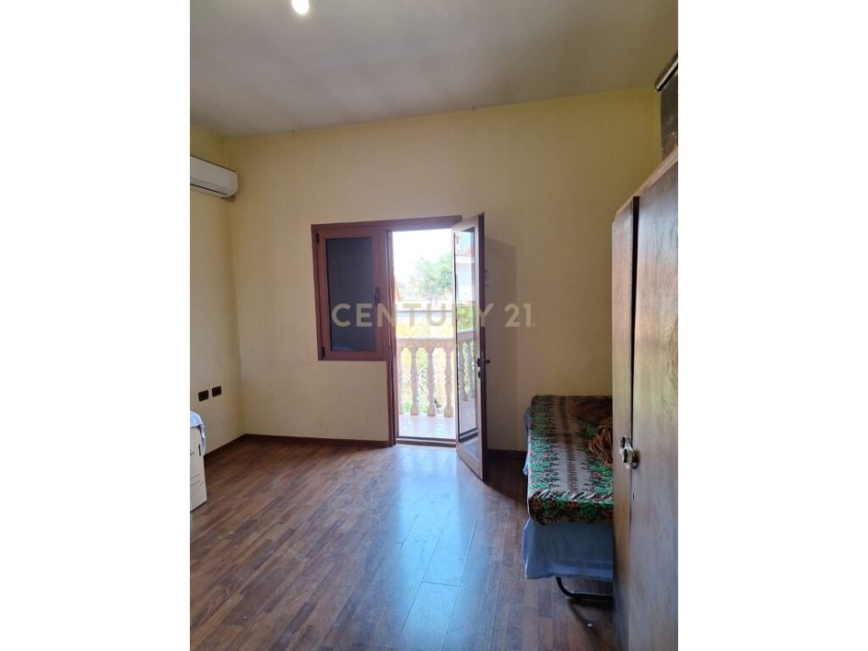 Tirane, jepet me qera 3+1 Kati 1, 77 m² 400 € (prane Spitalit Ushtarak)