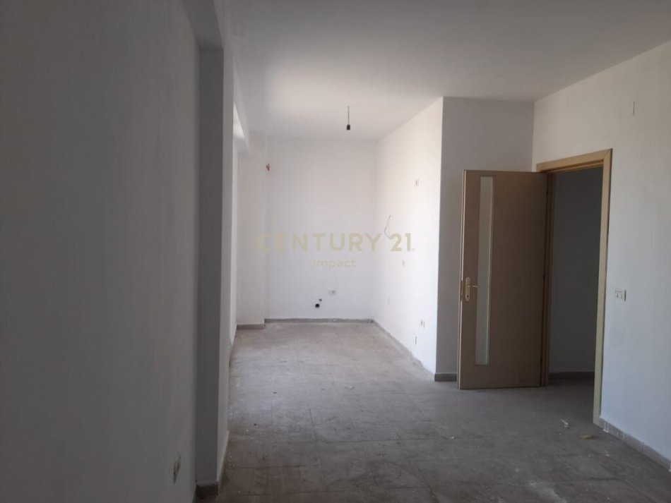 Tirane, shitet (edhe me kredi) apartament 2+1+Ballkon Kati 8, (në zonën e Astirit, prane Kompleksit Fratari)