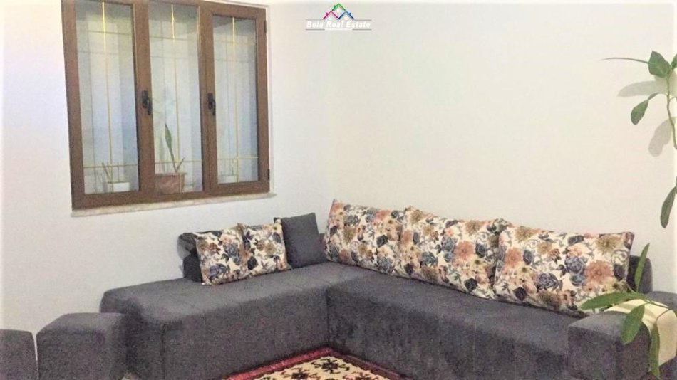 Tirane, jepet me qera apartament 1+1+Ballkon Kati 1, 66 m² 350 € (kopshti botanik)