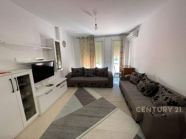 Tirane, jepet me qera apartament 2+1 Kati 1, 100 m² 350 Euro (Fresku)