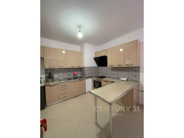 Tirane, jepet me qera apartament 2+1 Kati 1, 100 m² 350 Euro (Fresku)