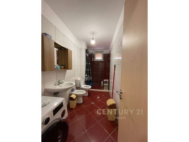 Tirane, jepet me qera apartament 2+1 Kati 1, 100 m² 350 Euro (Fresku)