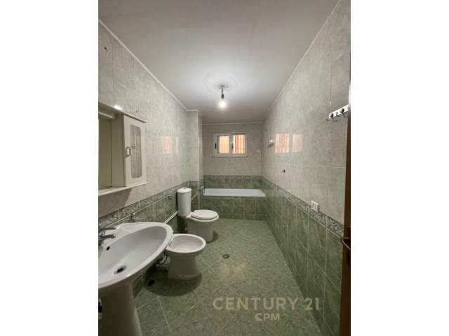 KOMUNA E PARISIT SHESIM APARTAMENT 3+1+2 TUALETE, 165.000 Euro (Medar Shtylla)