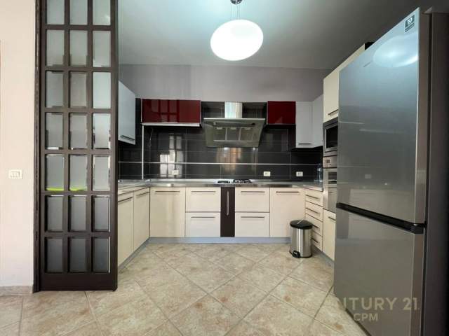KOMUNA E PARISIT SHESIM APARTAMENT 3+1+2 TUALETE, 165.000 Euro (Medar Shtylla)