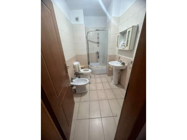 JAPIM ME QIRA APARTAMENT 2+1+2, NE ASTIR, 84 M2, Kati 2, 350 Euro (Astir)