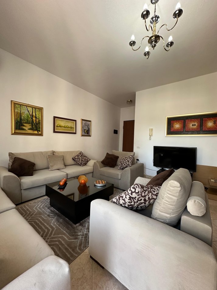 Tirane, jepet me qera apartament 1+1 Kati 8, 75 m² 550 € (Kompleksi Don Bosko)