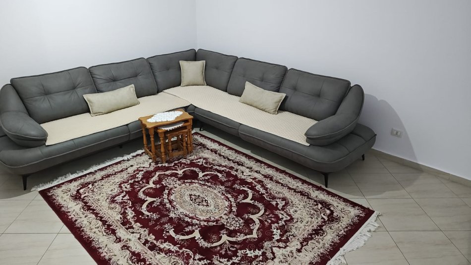 Tirane, jepet me qera apartament 1+1 Kati 3, 70 m² 40.000 € (Rruga Veli Dedi)