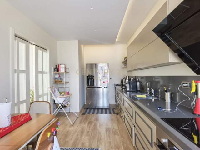 Tirane, shitet apartament 3+1+BLK Kati 4, 315 m² 350.000 Euro (liqeni i thate)
