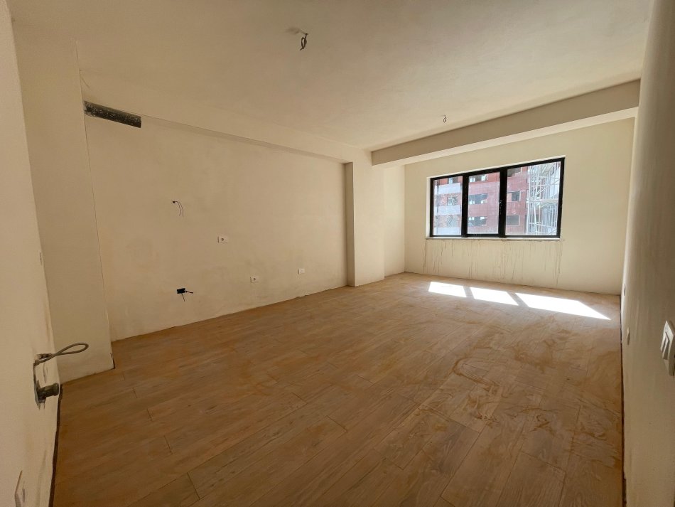 Tirane, shitet apartament 2+1 , 97 m² 122.000 € (Prane Vila L)