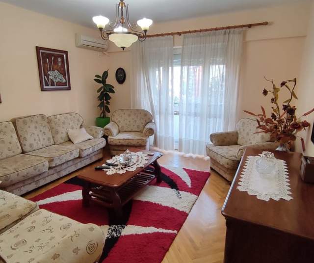 Tirane, jepet me qera apartament 2+1 Kati 3, 70 m² 400 Euro (pazari ri)