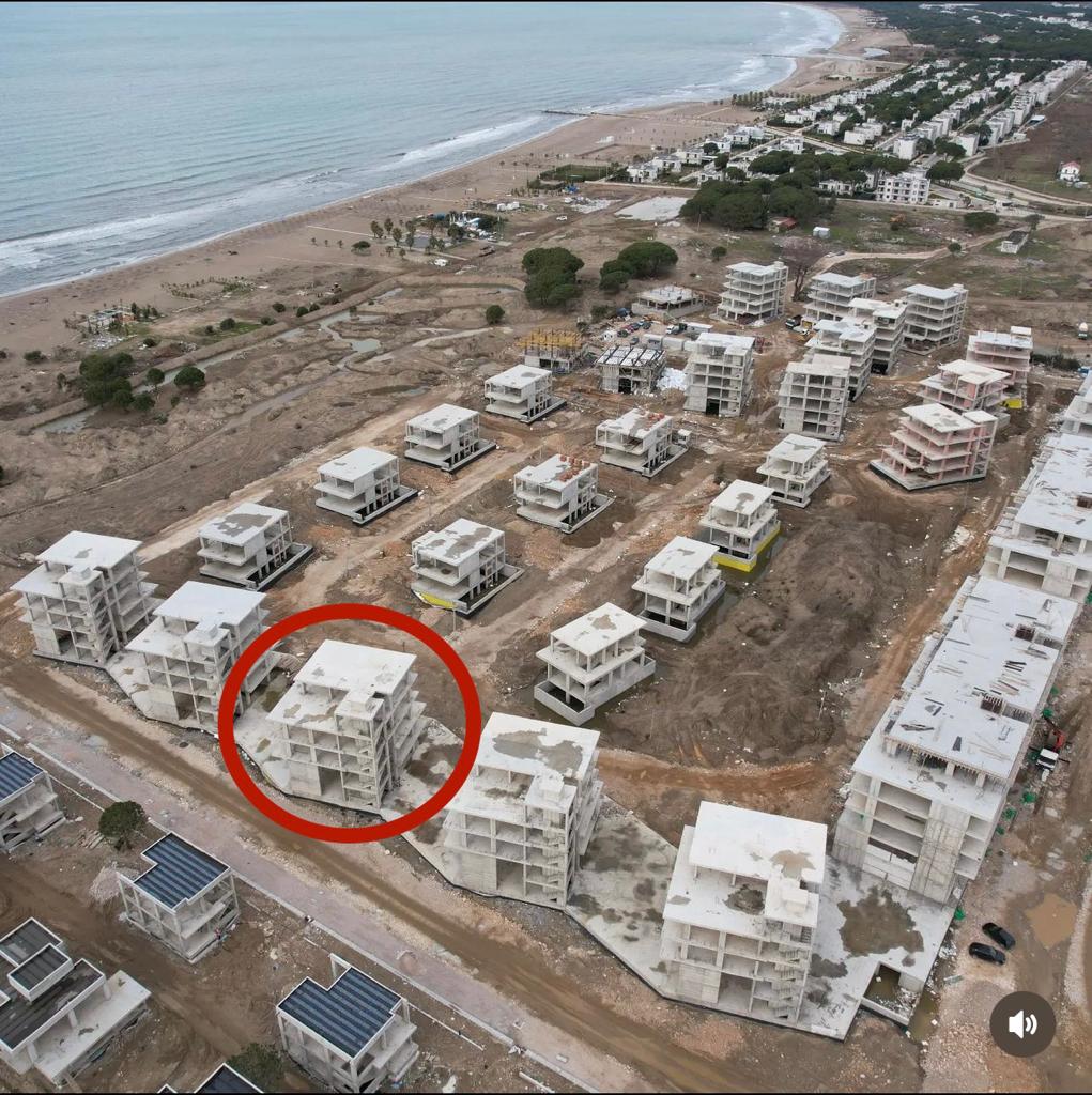 APARTAMENT 2+1 NE SHITJE TEK GJIRI I LALZIT / PORTO LALZI