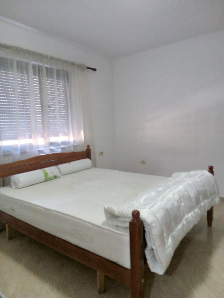 Tirane, jepet me qera apartament 1+1 Kati 4, 50 m² 400 € (Pazari i Ri)