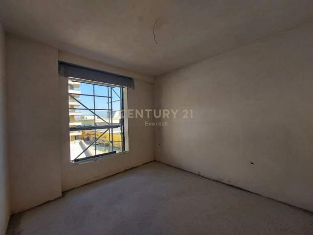 Bulevardi i Ri, Rruga Karl Gega, shitet apartament 2+1, Kati 3, 84 m² 108.000 Euro (Bulevardi i Ri)