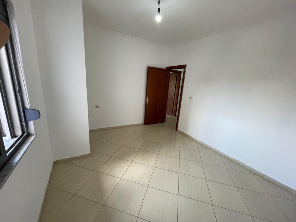 Tirane, shes apartament 1+1+Aneks+Ballkon Kati 3, 77 m² 96.000 € (Don Bosko)