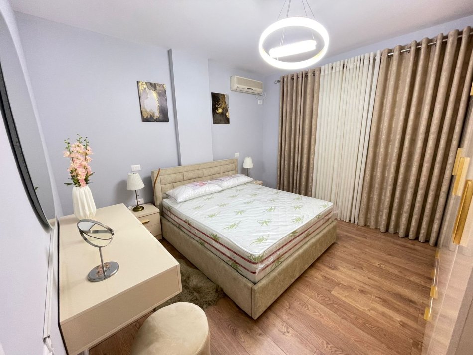 Tirane, jepet me qera apartament 2+1 Kati 2, 100 m² 690 € (rruga frosina plaku)