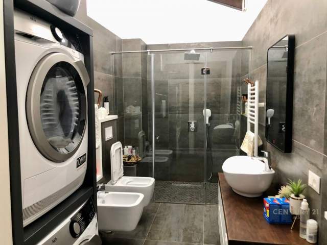 Tirane, jepet me qera apartament 3+1 Kati 4, 250 m² 2.200 Euro (secret garden)
