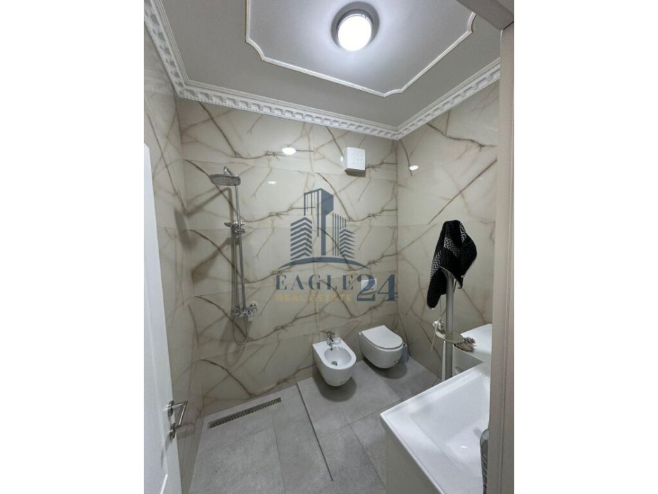 JEPET ME QERA APARTAMENT 2+1+POST PARKIMI PRANE MEDRESESE