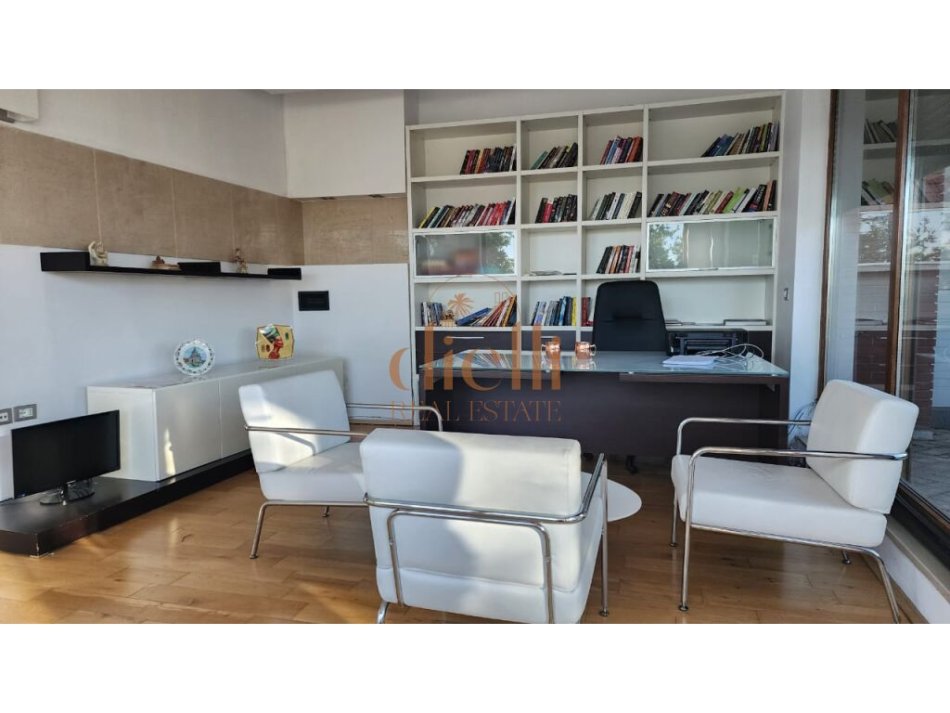 Shitet Duplex PentHouse Pranë Pazarit Të Ri.