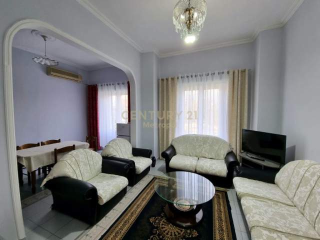 Tirane, jepet me qera apartament 2+1+A Kati 4, 75 m² 470 Euro (Shallvaret)