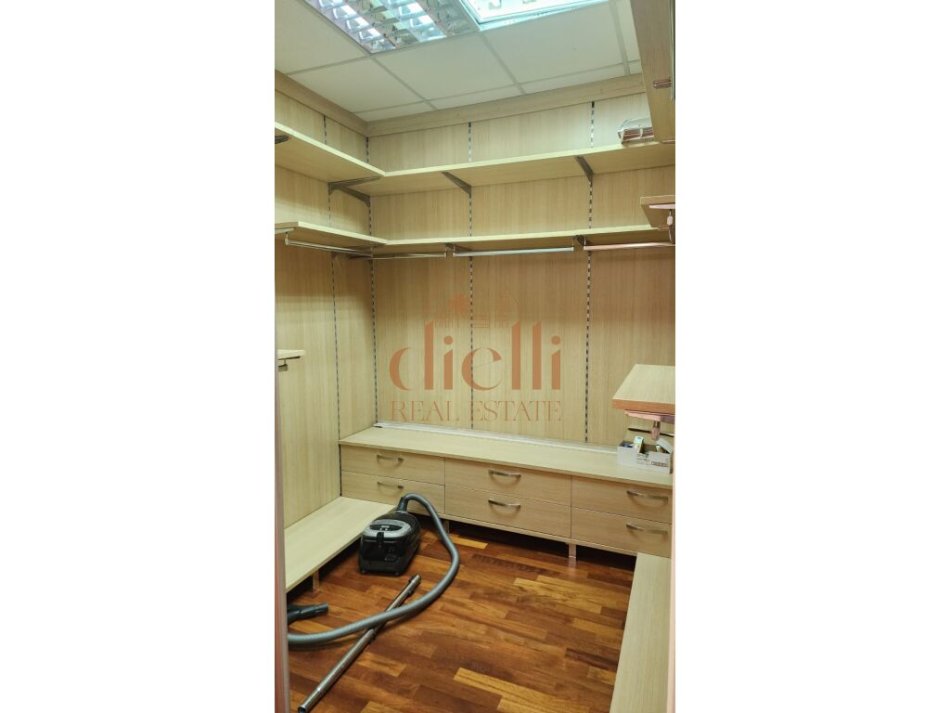 Shitet Duplex PentHouse Pranë Pazarit Të Ri.