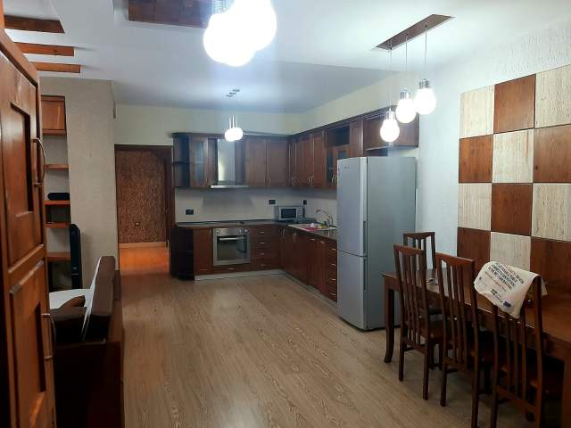Tirane, jepet me qera apartament 2+1+BLK Kati 5, 101 m² 500 Euro