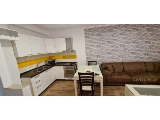 Tirane, jepet me qera apartament 1+1 Kati 2, 60 m² 450 Euro (barrikadat)