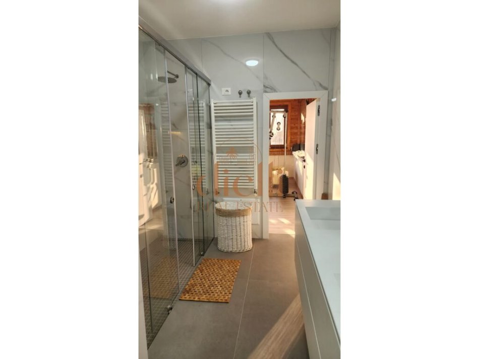 Shitet Duplex PentHouse Pranë Pazarit Të Ri.