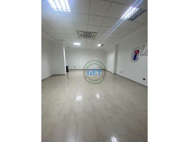 Durres, jepet me qera ambjent biznesi Kati 1, 60 m² 400 Euro (Pallati i Sporteve)