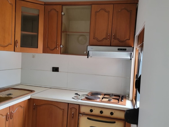 Tirane, jepet me qera apartament 1+1 Kati 3, 86 m² 300 € (SELITE)