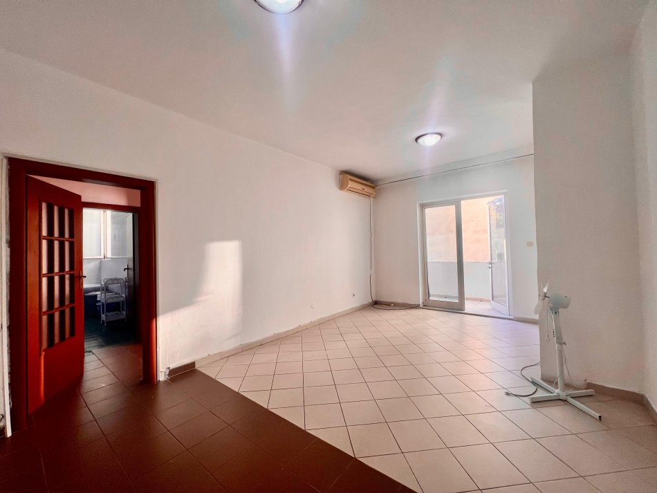 Tirane, shitet apartament 1+1+Ballkon Kati 4, 61 m² 120.000 € (Shkolla Osman Myderizi)