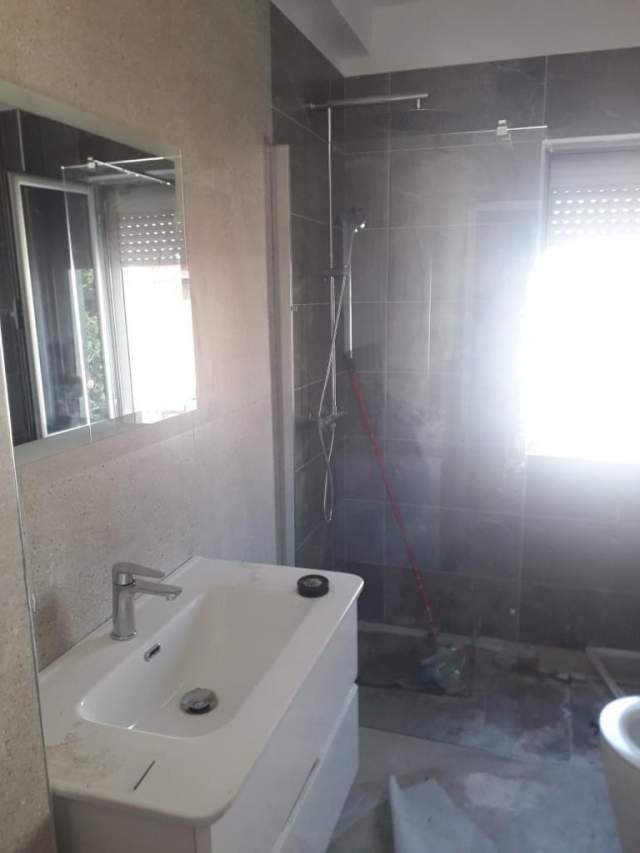 Tirane, jepet me qera apartament 1+1+BLK Kati 4, 60 m² 400 Euro (Rruga myslym shyri)