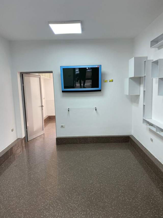 Tirane, jepet me qera ambjent biznesi Kati 0, 80 m² 800 Euro (Rruga Sami Frasheri)