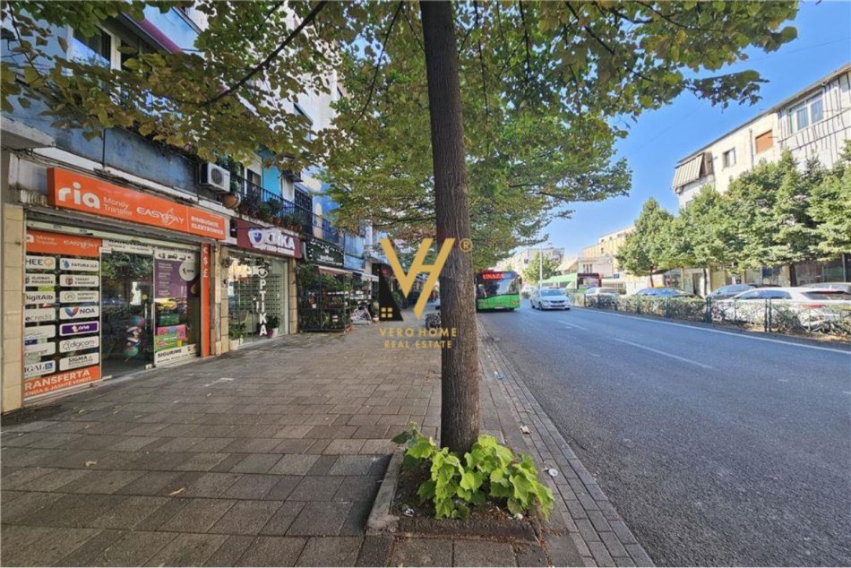 Tirane, shitet dyqan Kati 0, 74 m² 410.000 € (RRUGA BARDHYL)