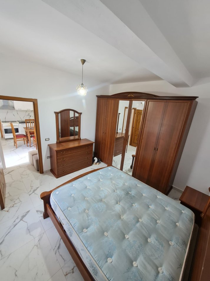 Tirane, jepet me qera apartament 1+1 Kati 2, 60 m² 398 € (Kinostudio)